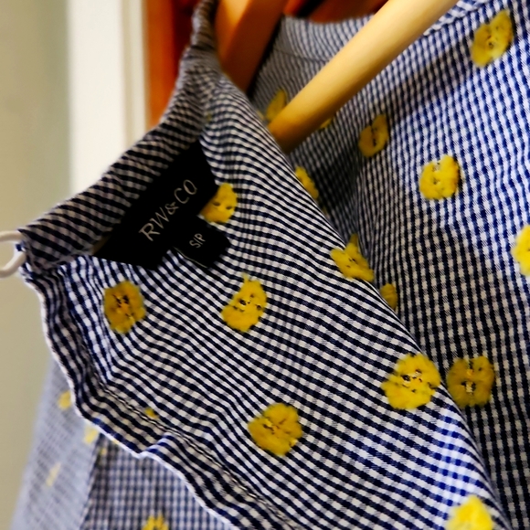 Medium sized Blue, White and Yellow, RW and Co Top - Picture 4 of 4